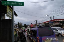 Hari terakhir operasi Lebaran jalur arus balik Garut-Bandung macet