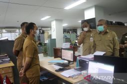 Sekda Kalbar sidak hari pertama masuk kerja di sejumlah OPD