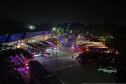 Arus kedatangan di Terminal Batoh capai 1.000 orang, umumnya wisatawan