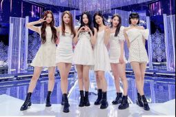 Le Sserafim cetak rekor penjualan album debut pada pekan pertama