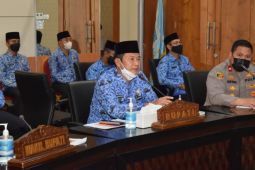 Bupati Lamongan imbau masyarakat tidak panik hadapi wabah PMK hewan