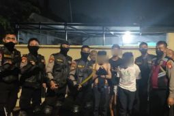 Polisi tangkap tiga pelajar SMP dan SMA hendak tawuran