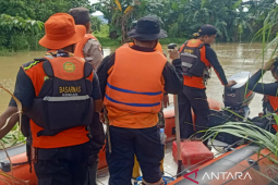 Personel BKSDA bantu pencarian lansia diterkam buaya