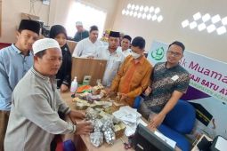 Pedagang siomay di Aceh Timur bayar ongkos naik haji dengan uang logam