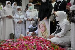 Pemakaman Lily Wahid