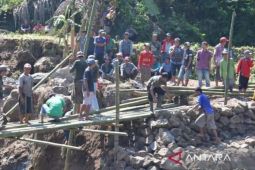 Pemkab bangun jembatan darurat semi permanen di Pasirkuda-Cianjur