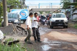 Pemkab Sidoarjo tuntaskan betonisasi pada 17 titik ruas jalan
