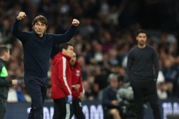 Diberi dana belanja pemain yang besar, Antonio Conte bertahan di Tottenham
