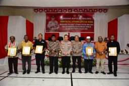 Kapolda berikan penghargaan untuk Tokoh Agama, Adat dan Masyarakat Aru