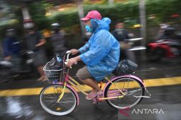 Hujan ringan  hingga lebat diprakirakan turun di sejumlah daerah