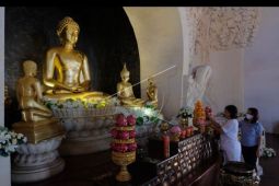 Persiapan Waisak di Denpasar