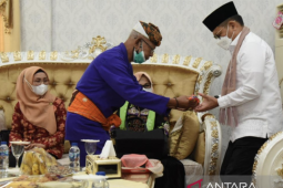 Penjabat Gubernur Gorontalo disambut secara adat