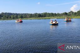 Berwisata air di lahan bekas tambang timah kampong reklamasi Selinsing