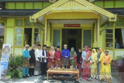 "Tumpahan Salok" di Istana Sambas ajang perkuat silaturahmi semua elemen