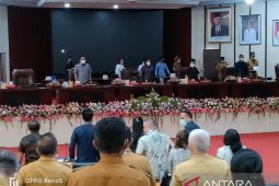 DPRD Manado dengarkan pengantar Ranperda pengelolaan keuangan daerah dalam paripurna
