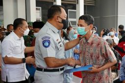 Jasa Raharja Serahkan Santunan Korban Meninggal Dunia Kecelakaan Bus Tol Mojokerto