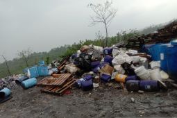 Kawasan perhutanan sosial di Karawang dijadikan tempat buang limbah B3