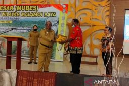 Wali Kota Sorong sumbang Rp100 juta sukseskan musda Suku MOI