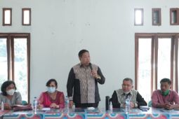 Diserahkan secara simbolis, pembayaran Siltap Kades dan perangkat kini lewat rekening
