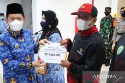 Bupati Tapin serahkan bonus peraih medali di Forda Kormi Kalsel
