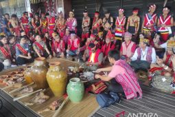 Upacara Ngampar Bide sambut Pekan Gawai Dayak XXXVI Kalbar
