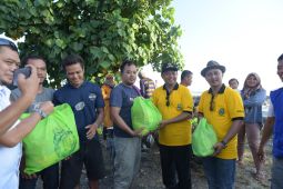 Wagub Jawa Barat berkemah di Pantai Pangandaran gerakkan ekonomi lokal