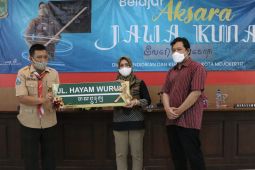 Pemkot Mojokerto lengkapi papan nama jalan dengan tulisan aksara Jawa
