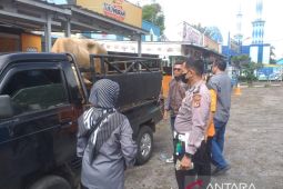 Polisi dan Disnak Sukabumi tahan sapi yang masuk dari luar daerah