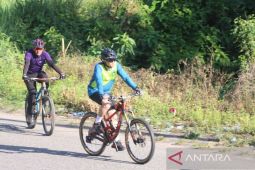 Kapolres Tapsel kayuh sepeda puluhan kilometer