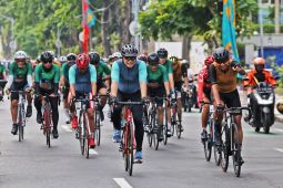 Eri-Armuji kenalkan wisata Kota Surabaya ke peserta Bromo KOM Challange