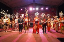 Bupati Kapuas Hulu membuka pemilihan Bujang Dara Dayak Kalbar