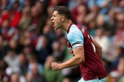 Everton berhasil amankan jasa bek James Tarkowski dari Burnley