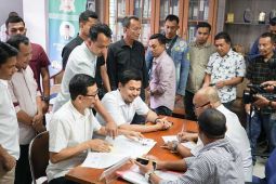 Pengusaha muda ini kembalikan berkas pendaftaran calon ketua Kadin Aceh dan setor Rp500 juta