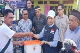 Sekda Tanah Bumbu salurkan bantuan korban kebakaran di Desa Sejahtera