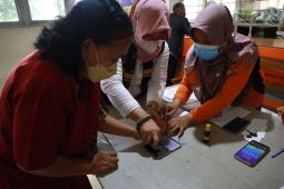 Sebanyak 893 KPM di Kediri terima bantuan sosial minyak goreng susulan