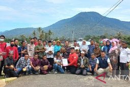 Ketua DPRD fasilitasi MoU antara eksportir dan petani Porang Tapsel