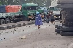 Empat truk terlibat kecelakaan beruntun di Alas Roban Batang, satu orang tewas