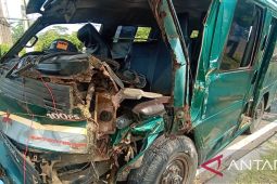 Minibus Elf jurusan Malingping tabrak sepeda motor, dua orang tewas
