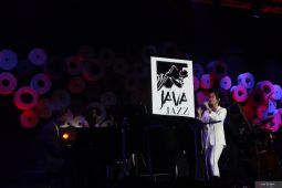 Alunan harmoni Candra Darusman membius panggung Java Jazz 2022