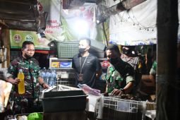 Satgas Pangan Kota Mojokerto pastikan pasokan minyak goreng aman