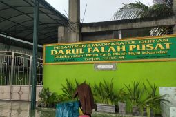 Tradisi nikah massal di Ponpes Darul Falah, santri tak tahu calon pasangannya