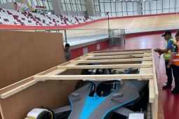 Atap tribun Formula E Jakarta  ambruk