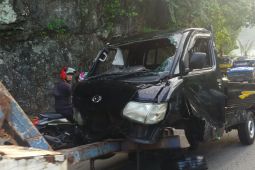 Mobil pikap terjun ke laut di kawasan Sungai Barameh usai alami kecelakan