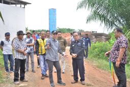 Penjabat  Bupati Tebo tinjau jalan dan SD di Muara Tabir