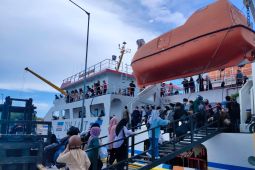 Kapal  Calang - Simeulu kembali berlayar setelah tiga hari berhenti akibat cuaca ektrem