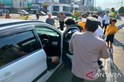 Pengemudi meninggal saat menyetir, akibatnya menubruk pick up di depannya
