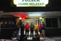 Polisi tangkap pencuri baterai tower jaringan telepon selular