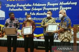 Gubernur Kaltim serahkan penghargaan Ketahanan Pangan untuk tiga daerah