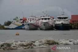 Perairan Aceh dilanda badai, kapal tidak berlayar