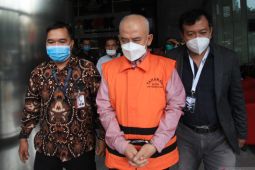 KPK mengeksekusi empat orang penyuap Wali Kota Bekasi nonaktif Rahmat Effendi  ke Lapas Sukamiskin